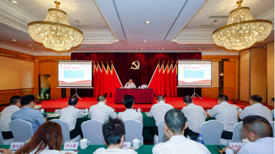 尊龙凯时官网集团任丁书记带头讲授“不忘初心、牢记使命”主题教育专题党课
